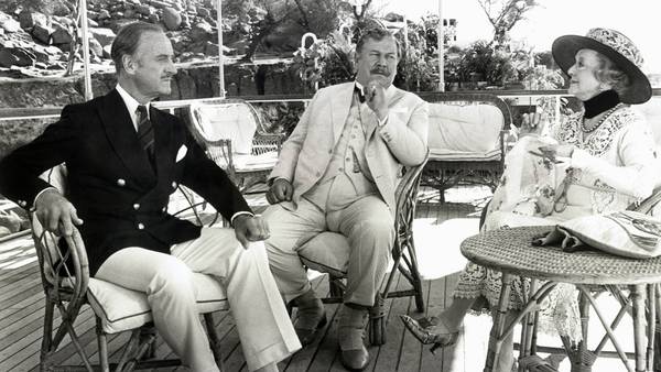 Peter Ustinov (center, with David Niven and Bette Davis) at Agatha Christie's "death on the Nile" (1978). 