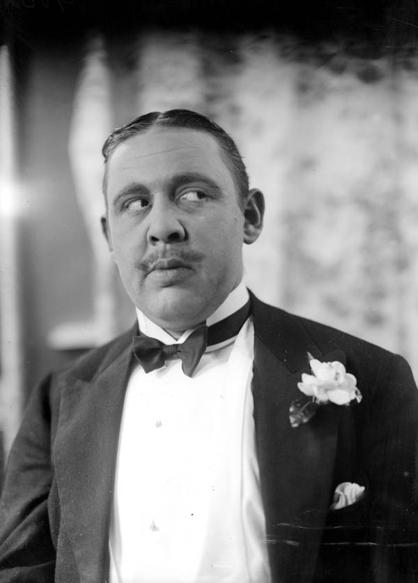Charles Laughton played the role of Agatha Christie's famous detective. "Witness."