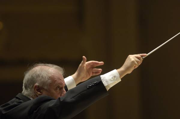 Daniel Barenboim conducts the Chicago Symphony Orchestra at the farewell concert held at the Symphony Hall on June 1, 2006.