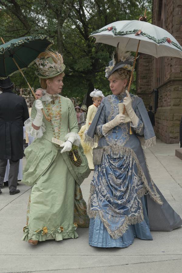 From left to right: Cynthia Nixon and Christine Baranski portray sisters "Gilded Age." 