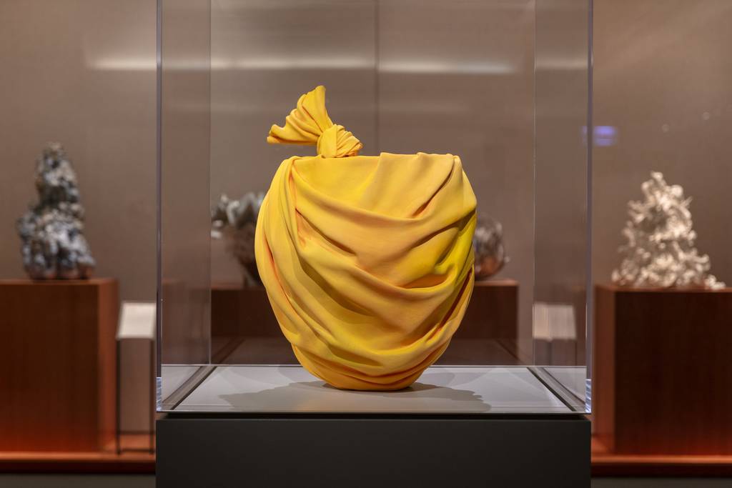 "Fukuromono (Bag Study)," Tanaka Yu's stone statue is on display "Radical Clay: Contemporary Women Artists from Japan" at the Art Institute of Chicago.