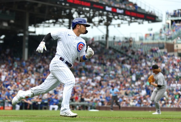 Cubs right fielder Seiya Suzuki runs down the line after hitting a single against the Rockies on Sept. 22, 2023, at Wrigley Field.  (Chris Sweda/Chicago Tribune)