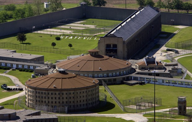 Statesville Prison in 2009.  (Alex Garcia/Chicago Tribune)